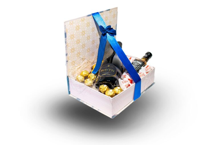 Aranjament tip carte "Wine&Raffaelo"– Premium - Flowers31