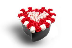 Inimă Dulce cu Raffaello – Aranjament Floral Romantic - Flowers31