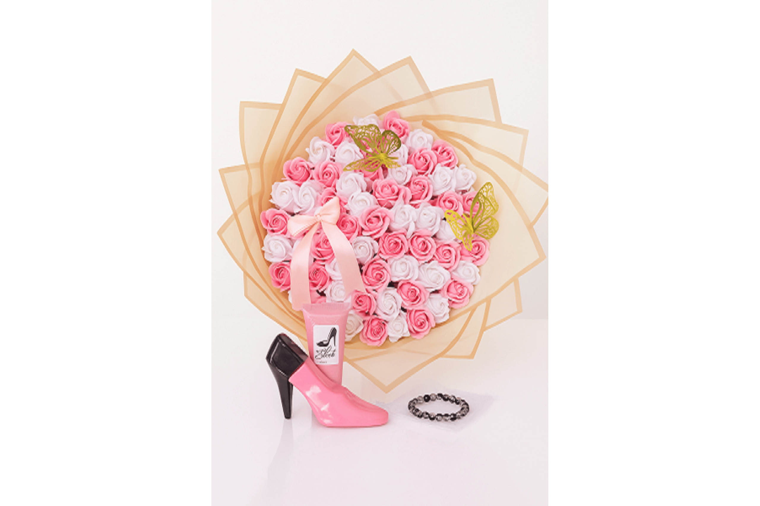 Rose and Elegance - Set cadou - Buchet floral de lux cu parfum, cremă și brățară - 31Flowers