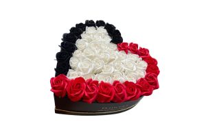 Aranjamentul Inimă "Tricolor Passion"-Flowers31