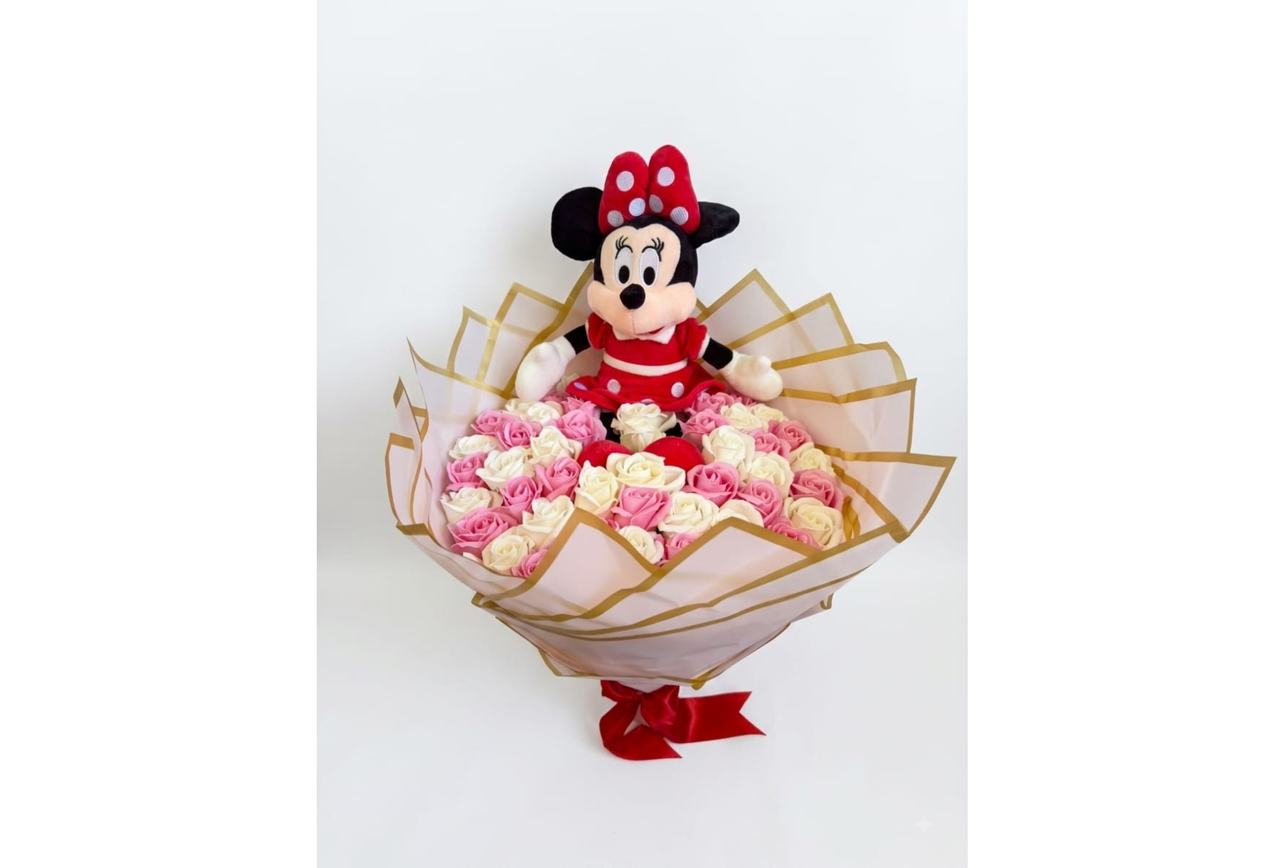Buchet 55 Trandafiri de Săpun cu Minnie Mouse – un cadou special pentru ea-Flowers31