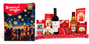 Coș Cadou de Crăciun cu Whisky Chivas Regal 12 Ani, Vin Merlot și Dulciuri Fine – Cadou Elegant - Flowers31